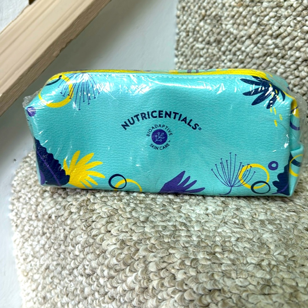 Nutricentials travel set